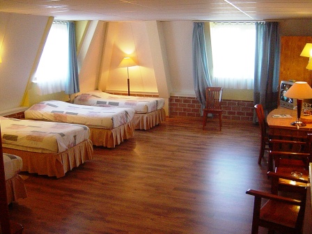 Hotelkamer 50 met 4 bedden